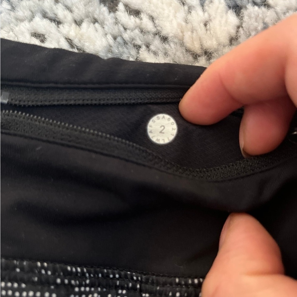 Lululemon - Picture 3 of 3